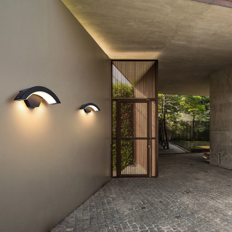 Outdoor eaves wall lamp